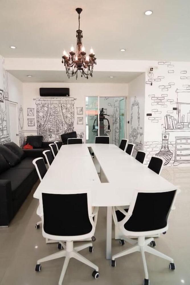 RQ Bangkok Sukhumvit 50 by Collection O 24/29
