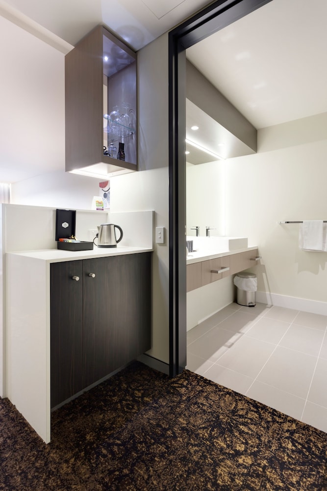 CALAMVALE HOTEL SUITES AND CONFERENCE CENTRE 12/44
