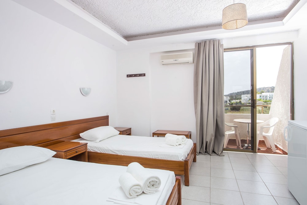 STANDARD, TWIN BEDS, GARDEN VIEW