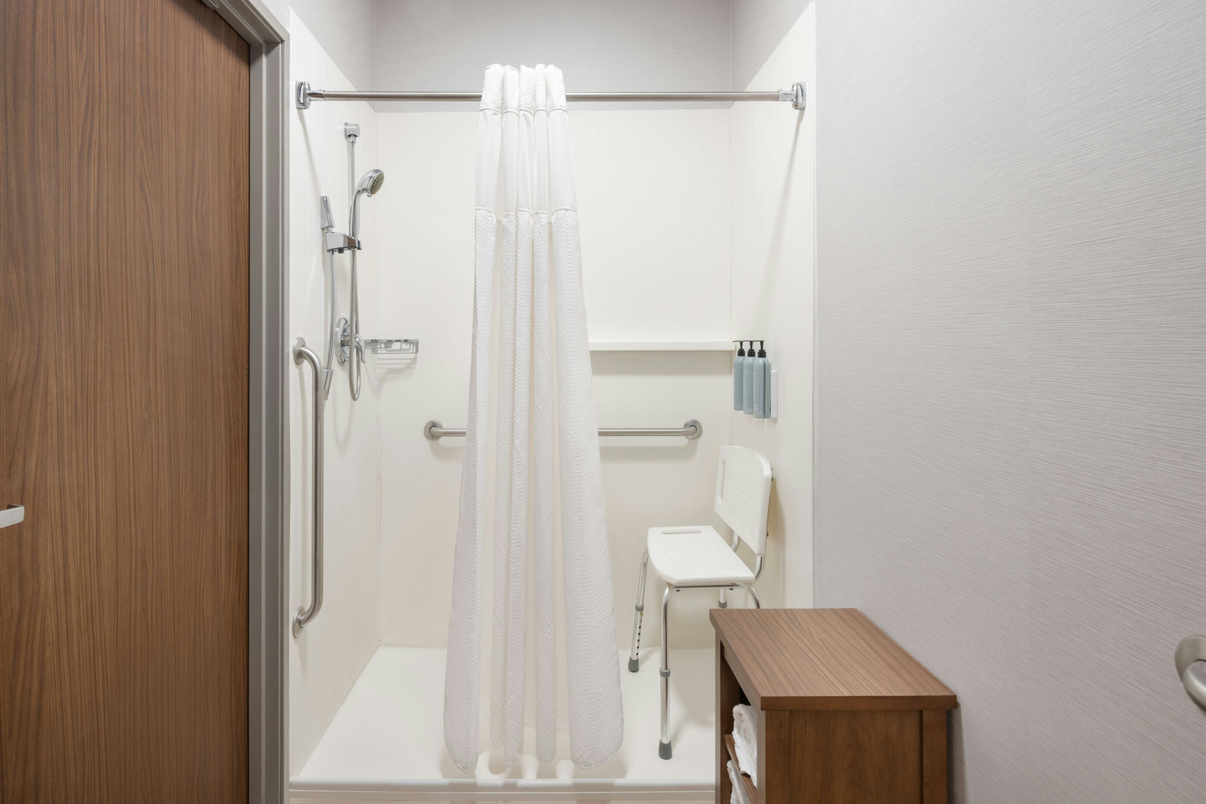 Courtyard By Marriott Traverse City 46/47