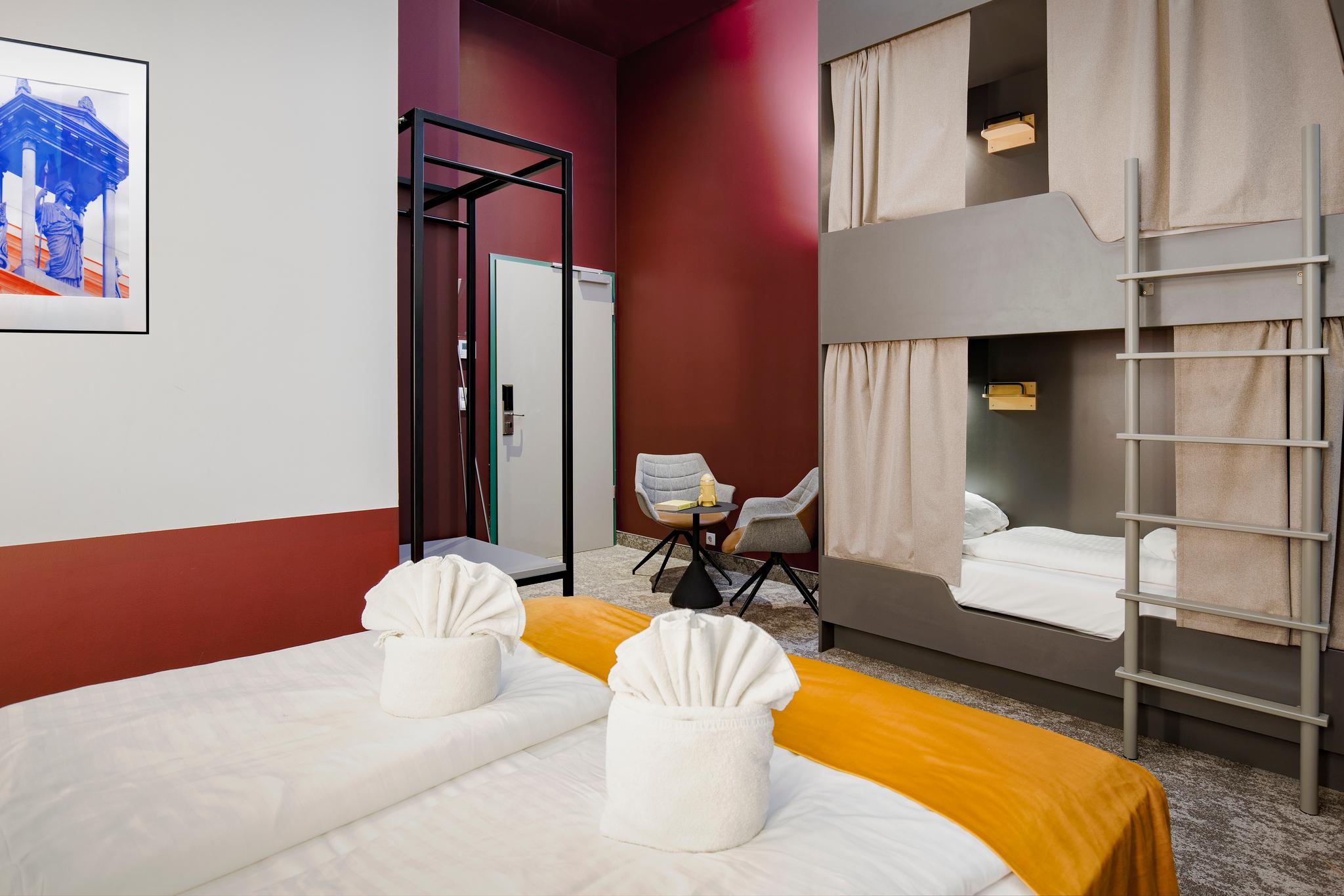 Room, Quadruple, 1 Double and 2 Bunk Beds, Private Bathroom