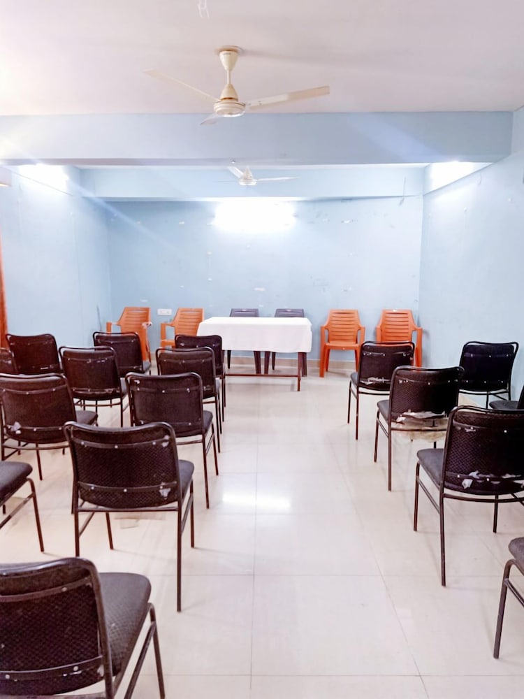 Hotel Rajdhani Plaza 34/43