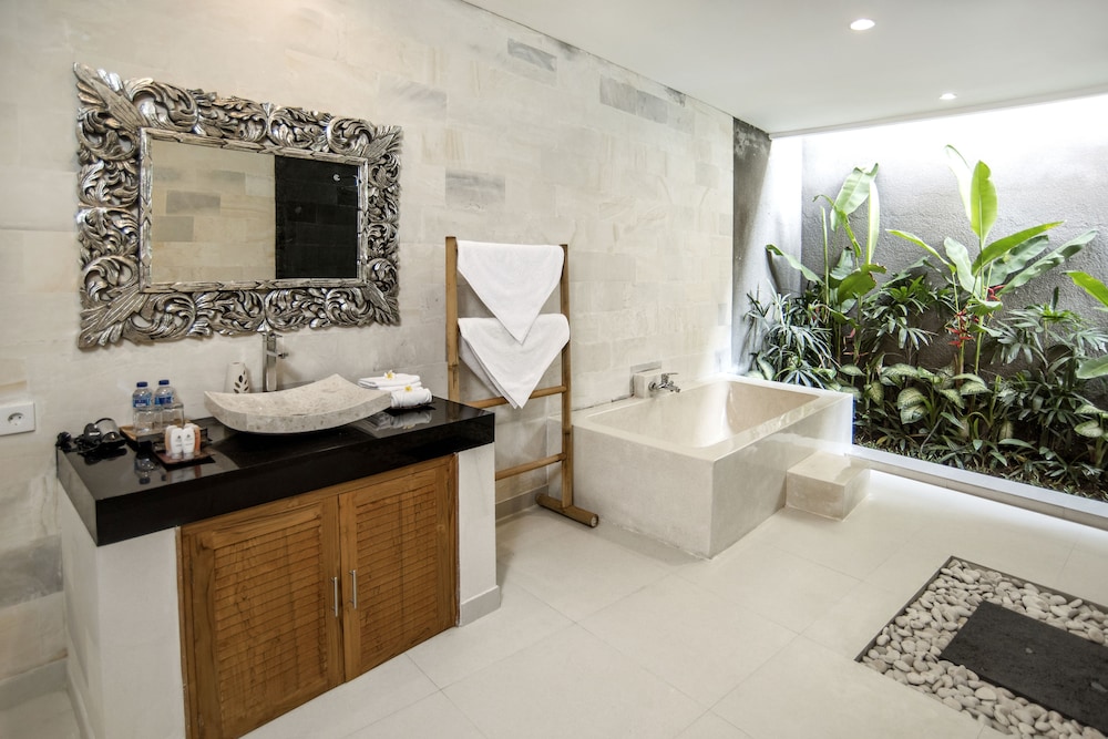 Sandi Agung Villa Bidadari 27/28