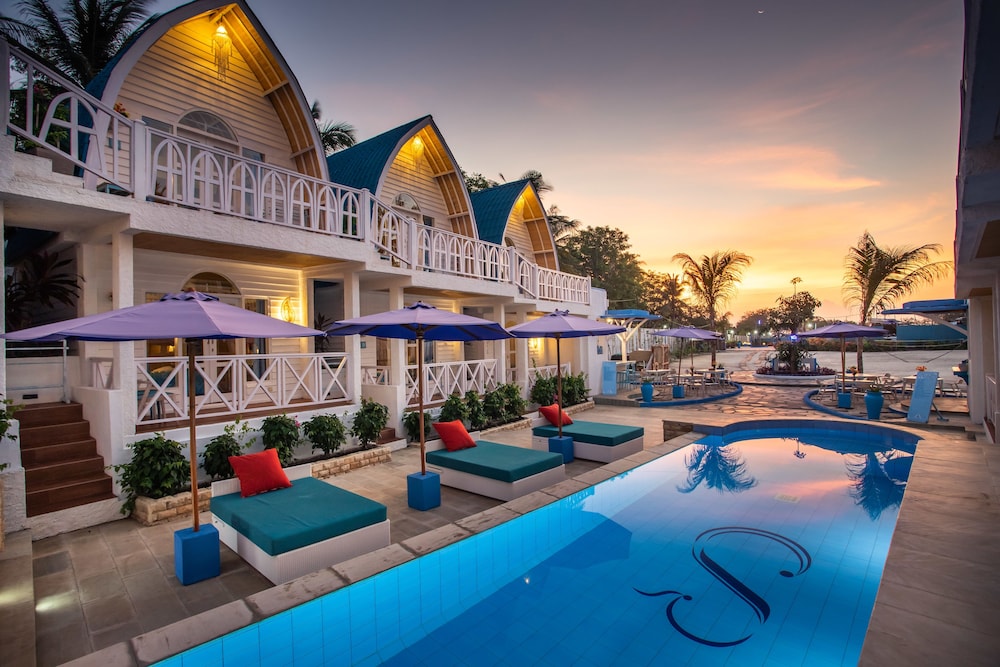 Santorini Beach Resort 2/65