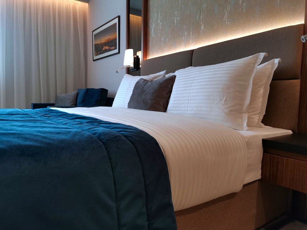 STANDARD, DOUBLE BED