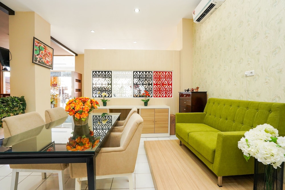 Hotel O Surabaya near Surabaya Town Square formerly Kupang Gunung Residence 48/60