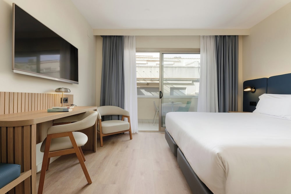 CLASSIC, QUEEN BED, BALCONY