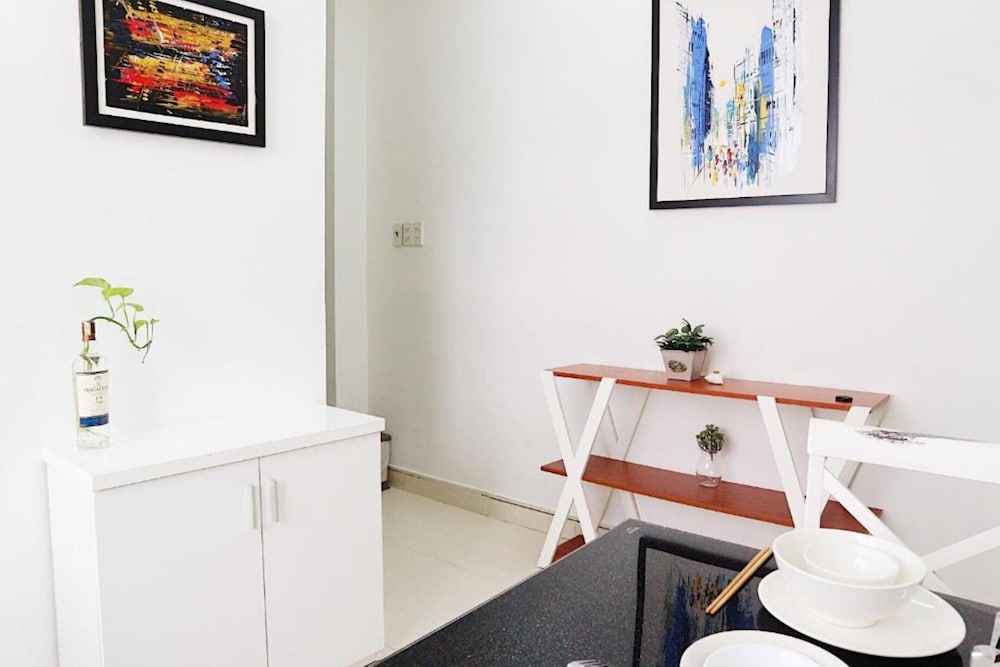 M-H Apartment Hotel 50/50