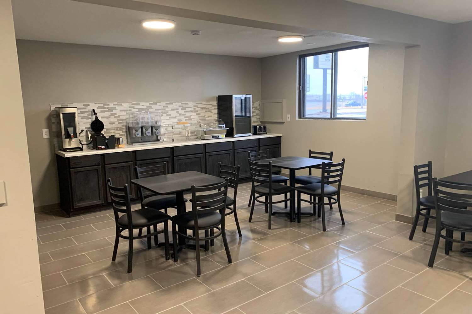 Super 8 By Wyndham Kirksville 18/19