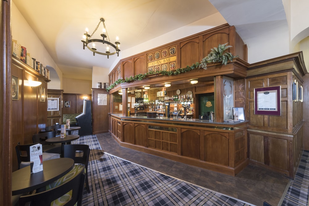 Highland Hotel 5/50