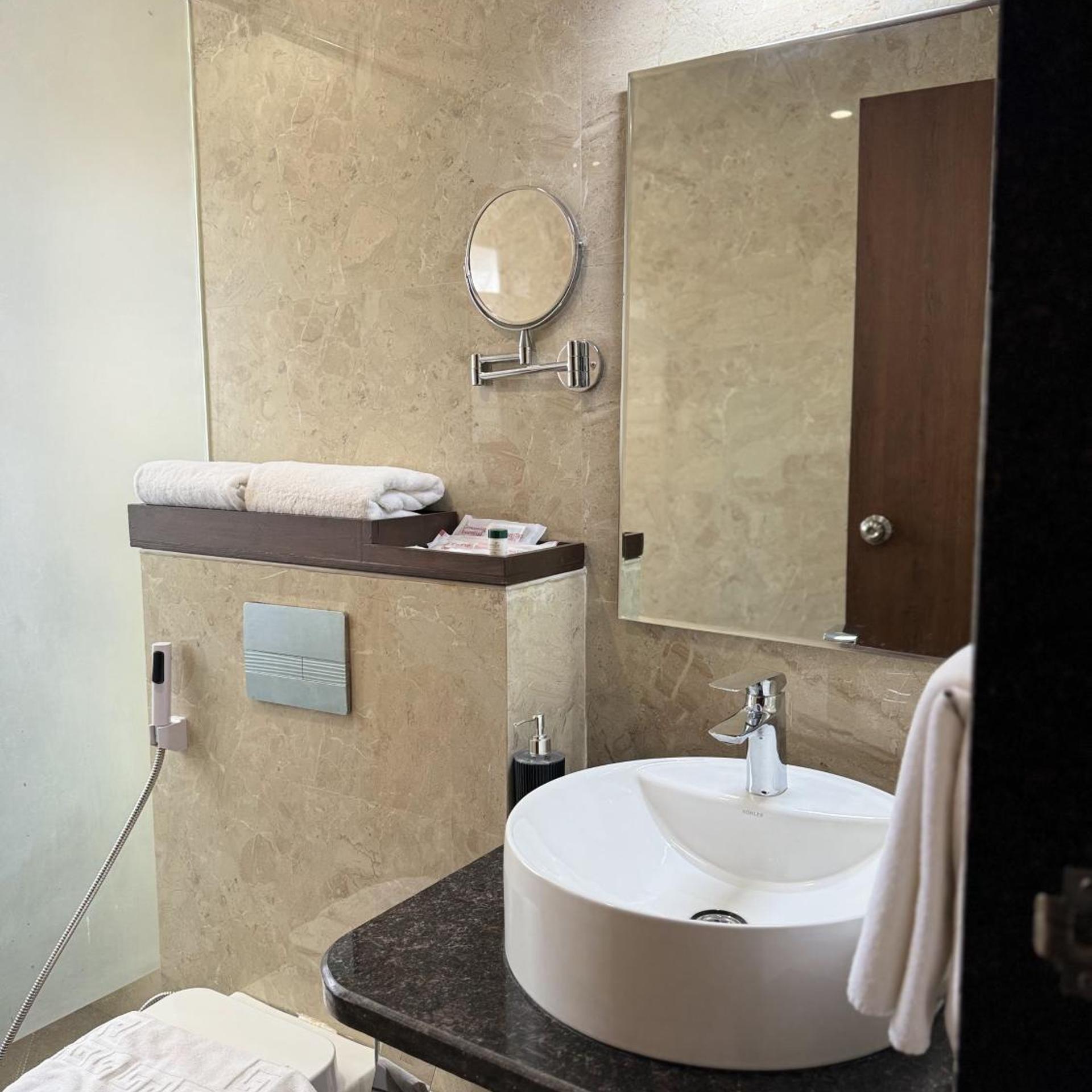 Studio, King Bed, Pool View