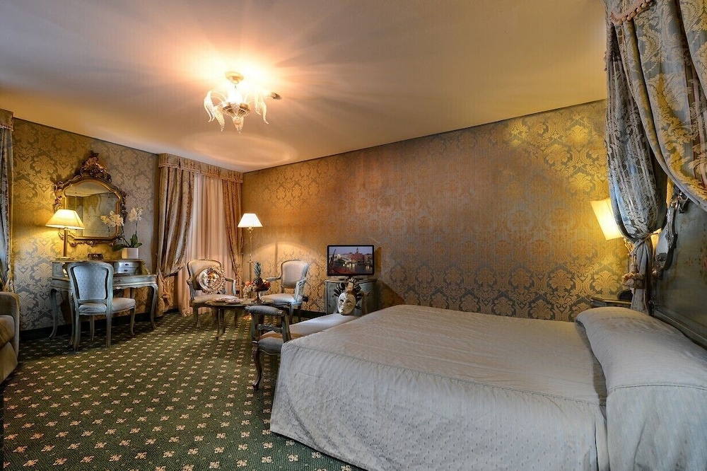 ROOM, TRIPLE