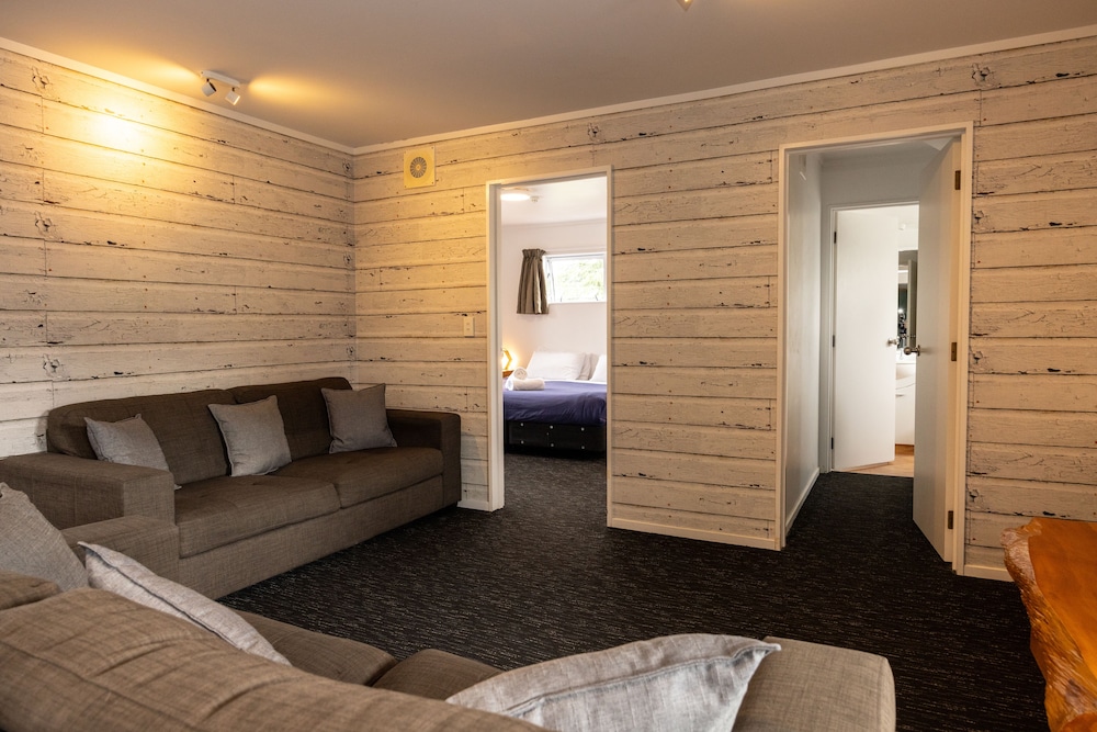 Haka House Taupo 26/50