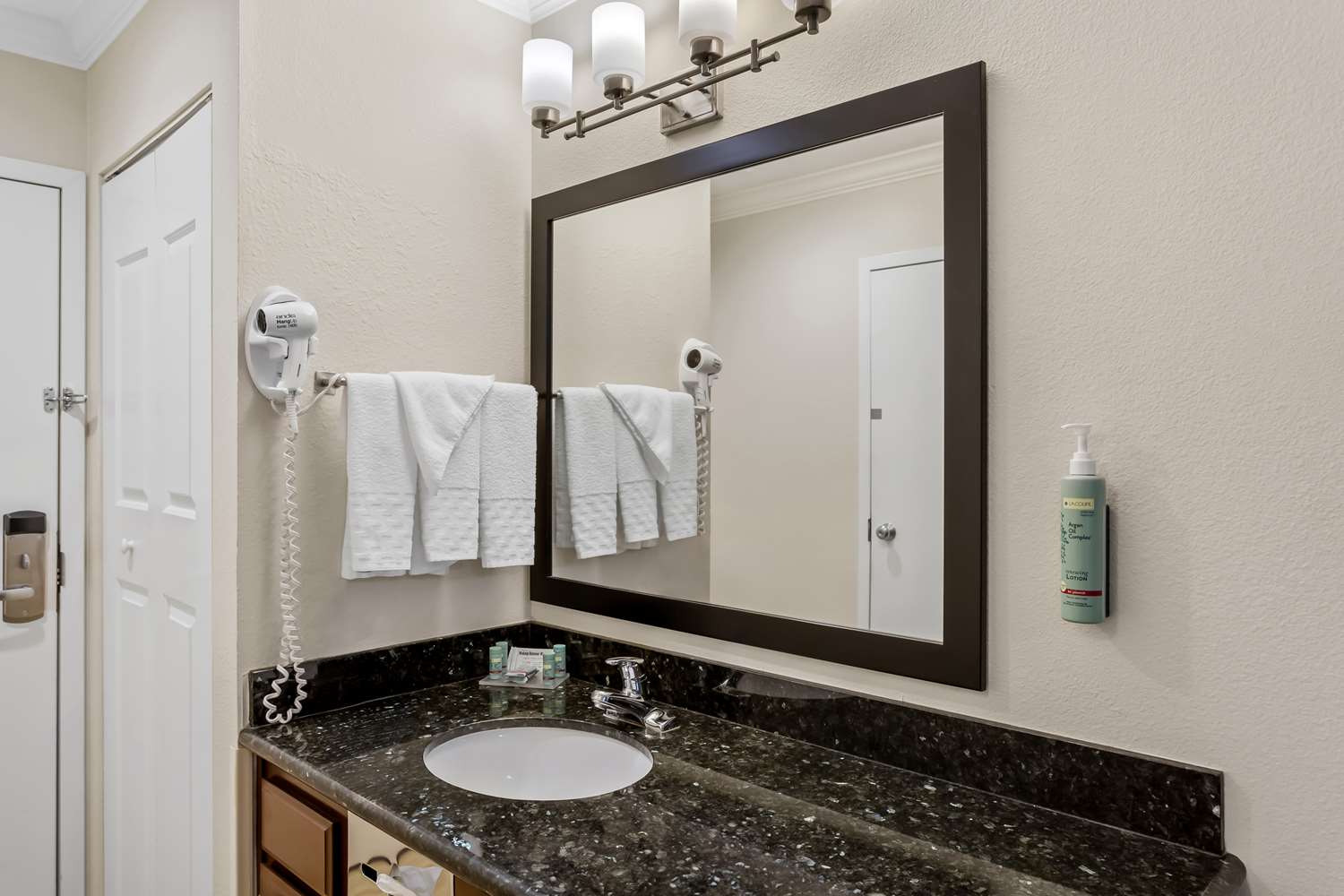 Room, 2 Queen Beds, Large, Best Western Paradise Hotel 3/5