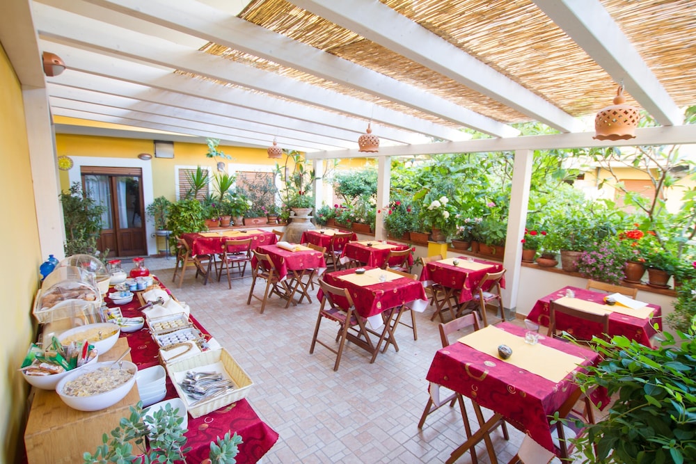 Donna Rosa Hotel 34/50