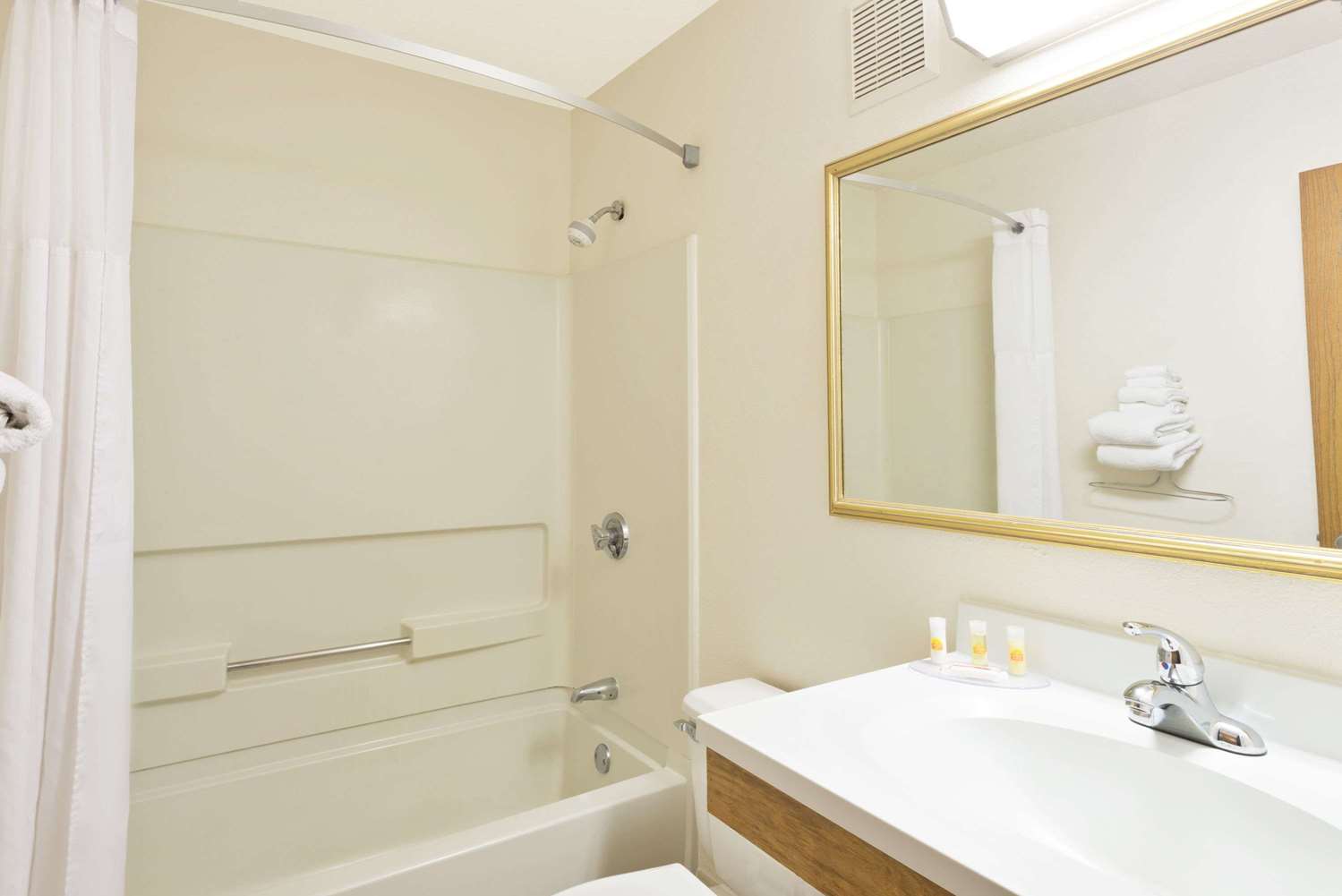 Days Inn by Wyndham Brunswick Bath Area 58/59