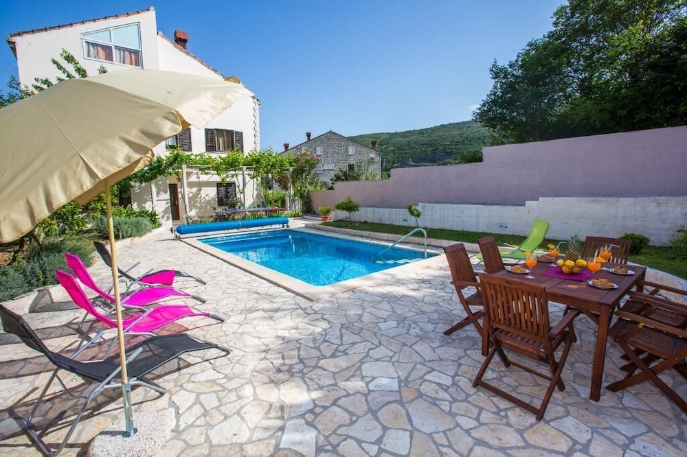 APARTMENTS VILLA ROZA 64/67