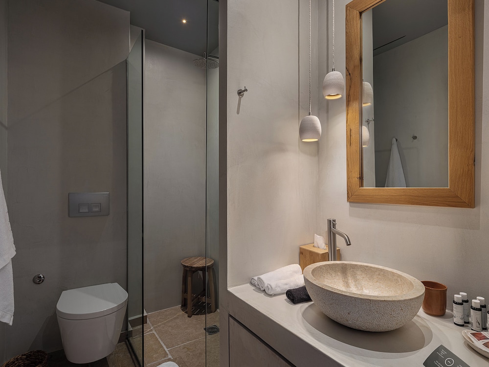 The Theodore Boutique Hotel 46/50