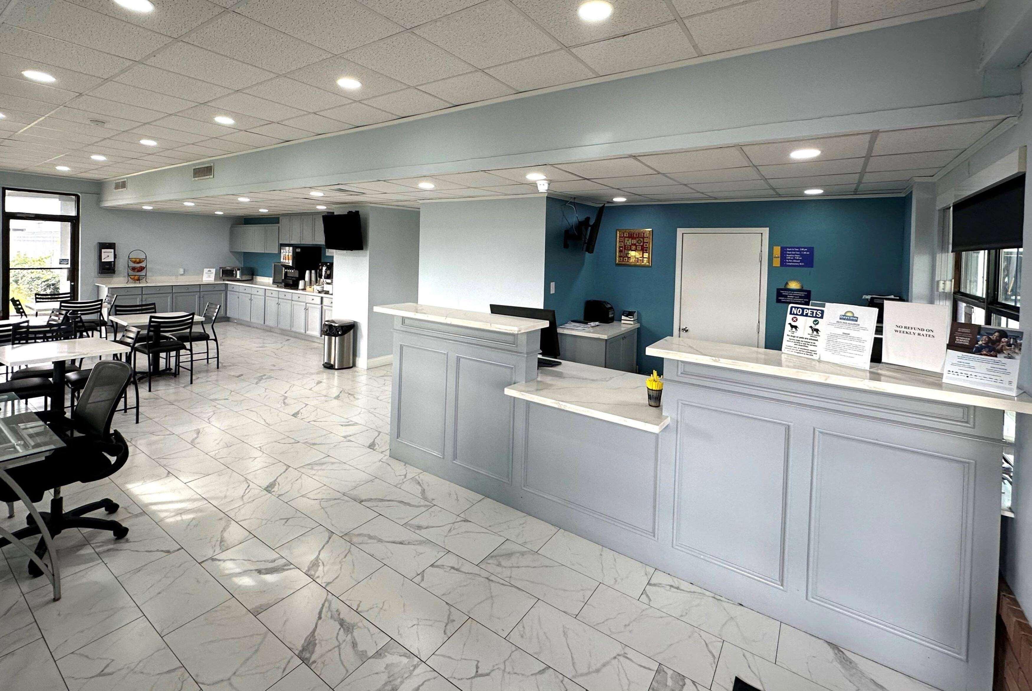 Days Inn By Wyndham Lake Charles 8/32