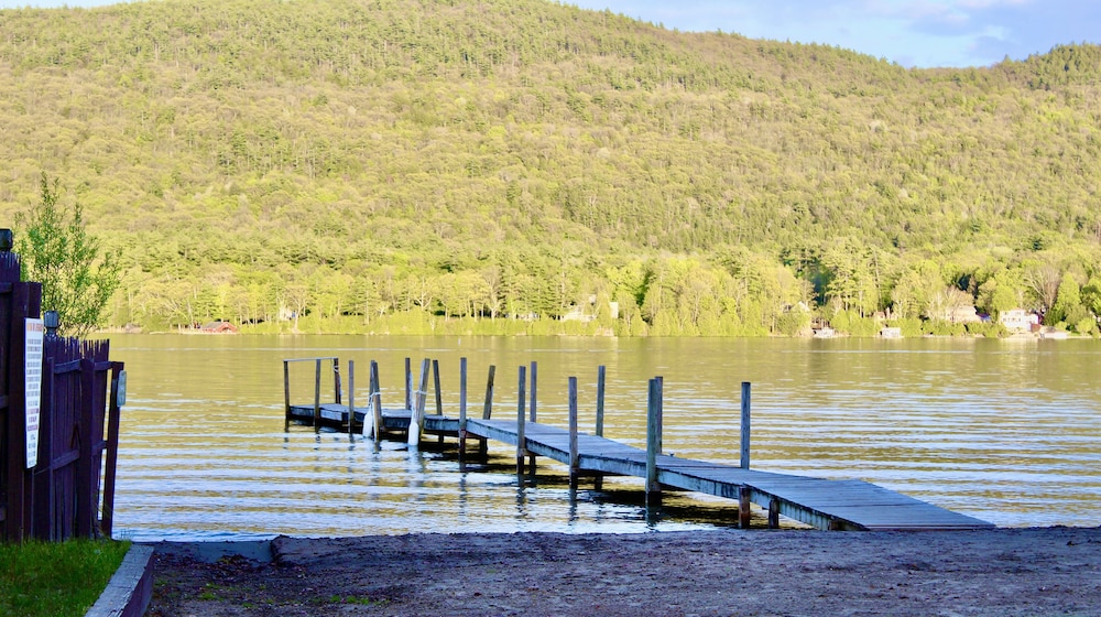 Sundowner on Lake George 71/74
