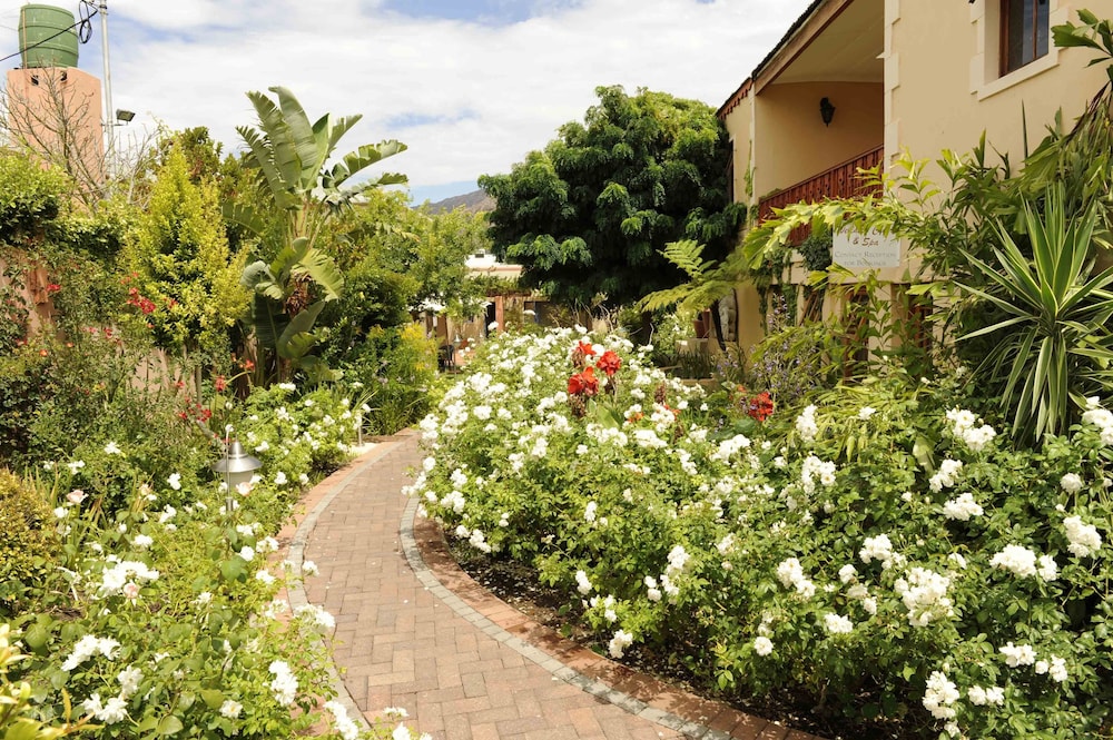 Montagu Country Hotel 86/89