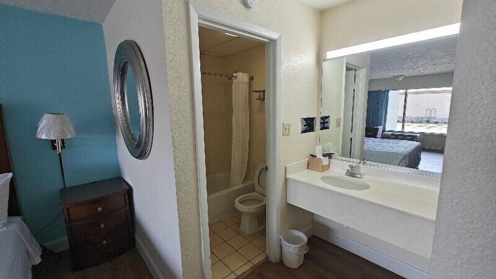 Travelodge by Wyndham Richmond Kentucky 31/35