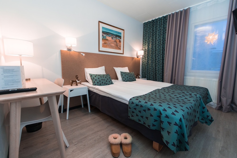 ROOM, SINGLE