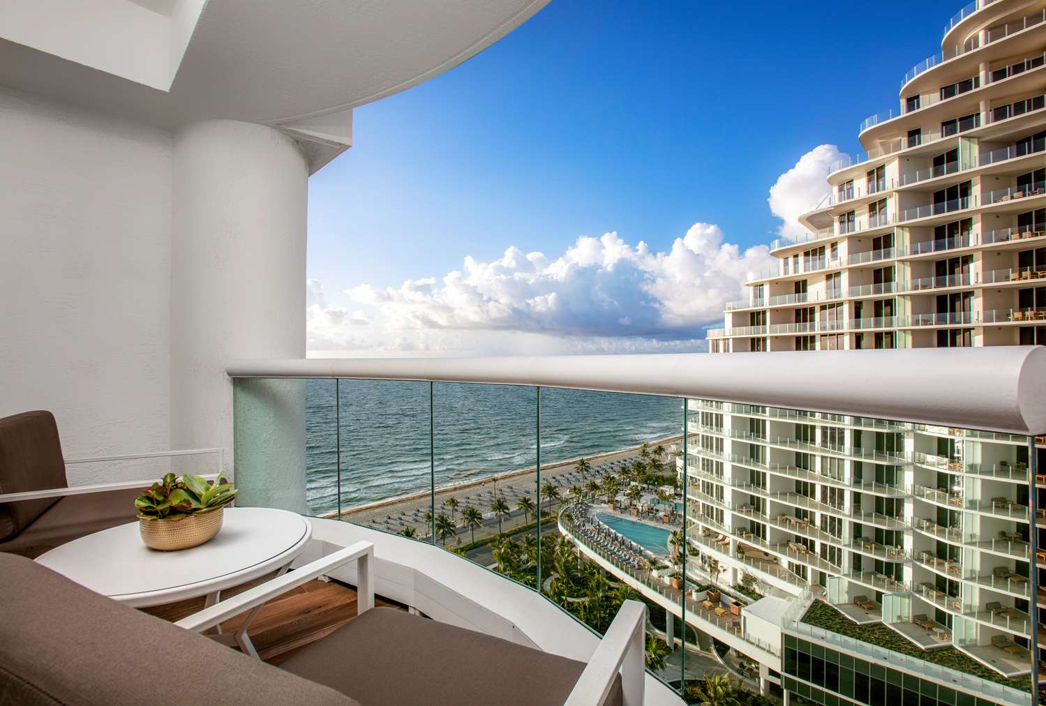 Junior Suite, Partial Ocean View, Accessible