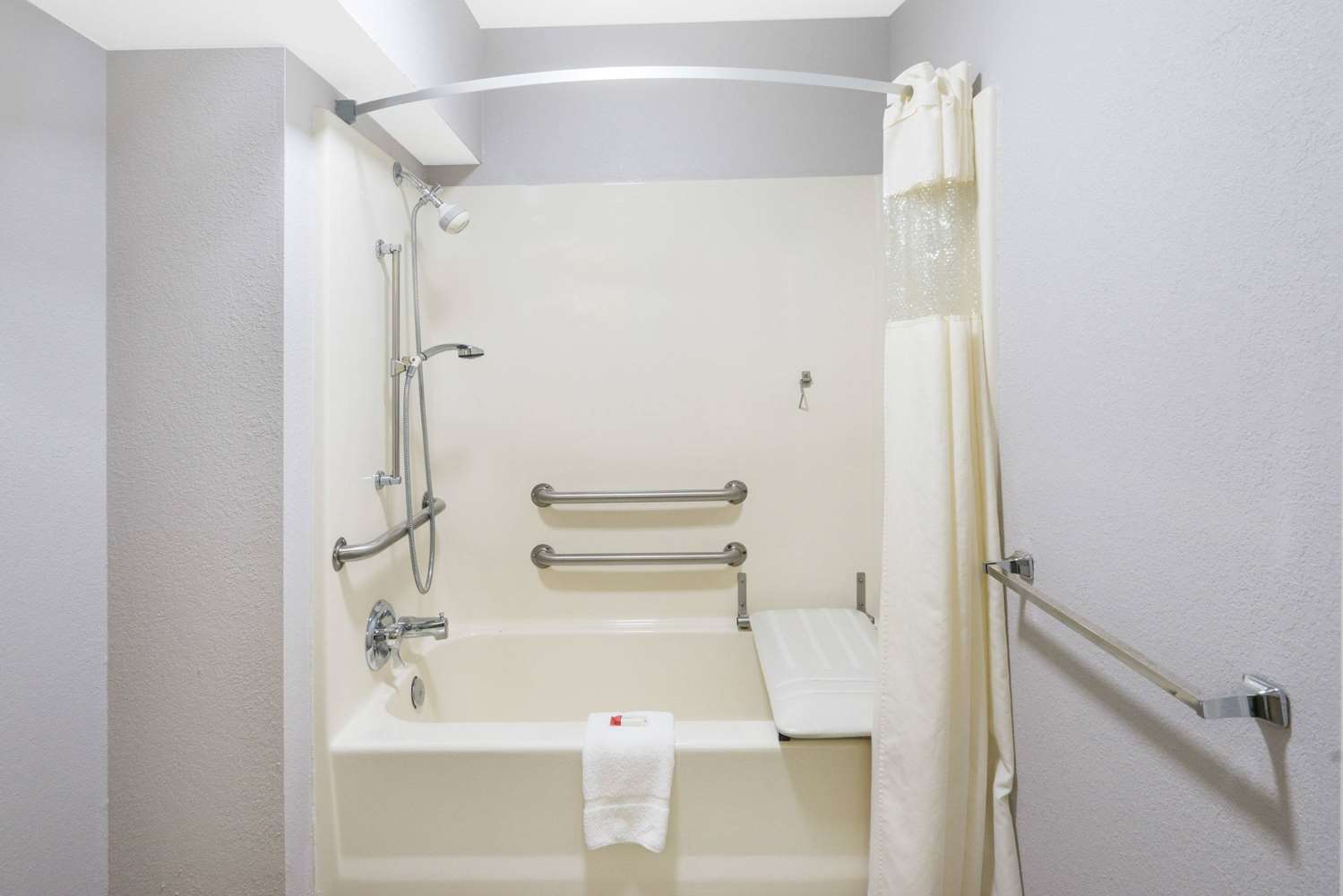Days Inn by Wyndham Asheville Downtown North 10/10
