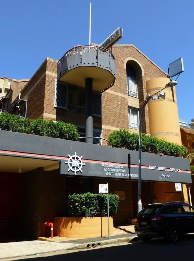 Mariners Court Hotel 2/55