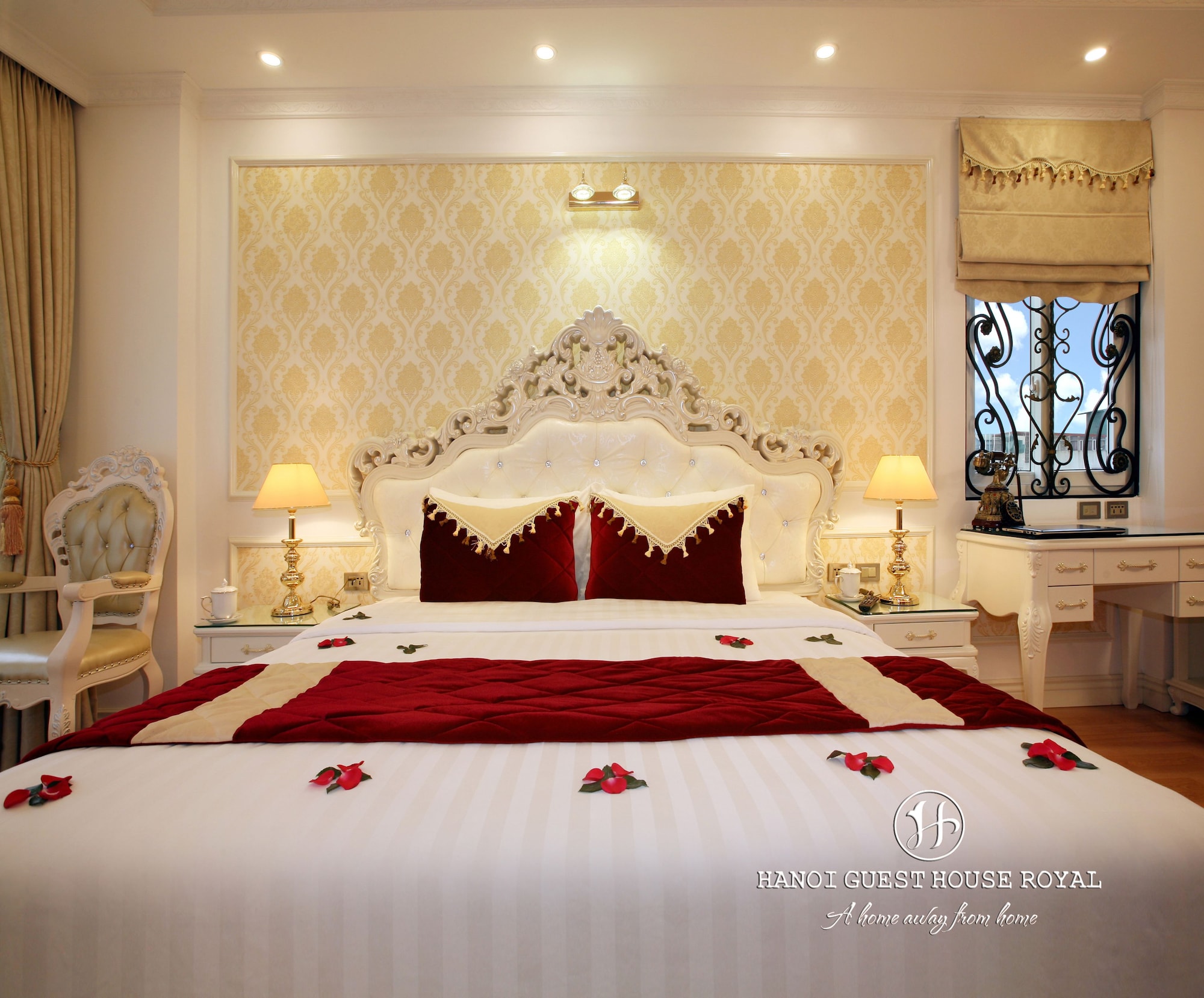 EXECUTIVE, DOUBLE OR TWIN BED, CITY VIEW, BALCONY