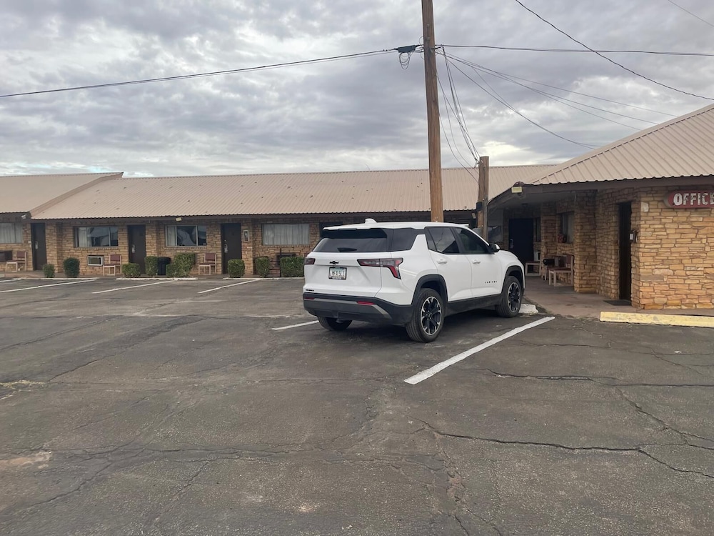 Sands Motel 18/24