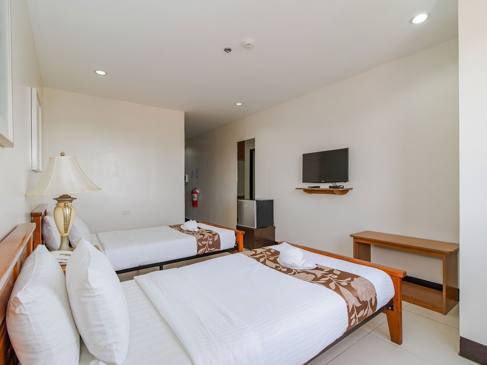 Main Hotel And Suites 28/67