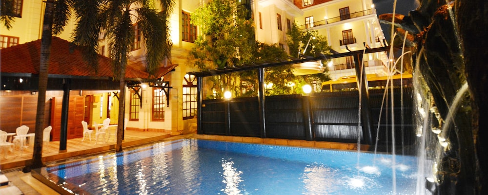 Royal Crown Hotel & Spa 7/70