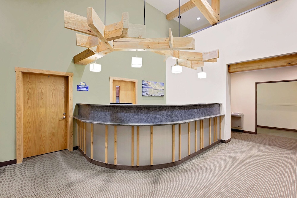 Days Inn By Wyndham Cadillac 2/39