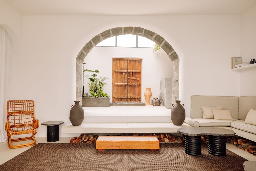 White Exclusive Suites And Villas 27/38