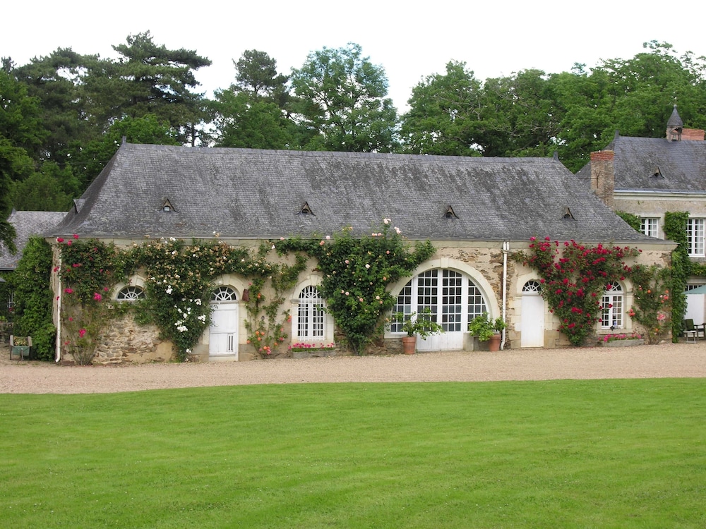 Chateau Du Plessis-Anjou 28/36