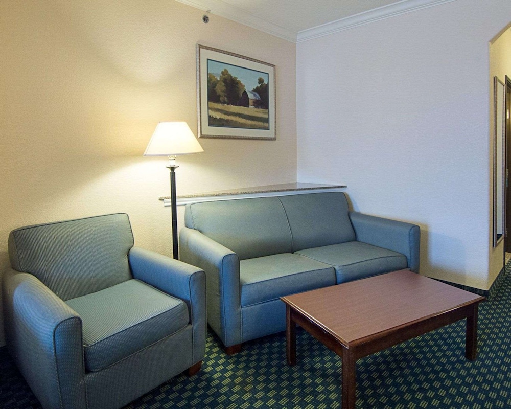 Comfort Suites Tomball Medical Center, TX 39/57