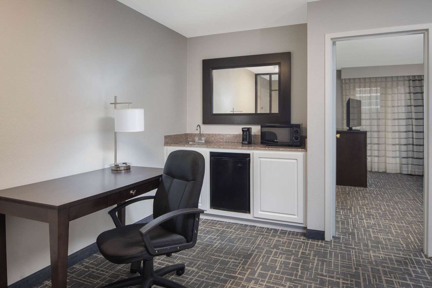 La Quinta Inn & Suites by Wyndham Atlanta Airport South 36/47