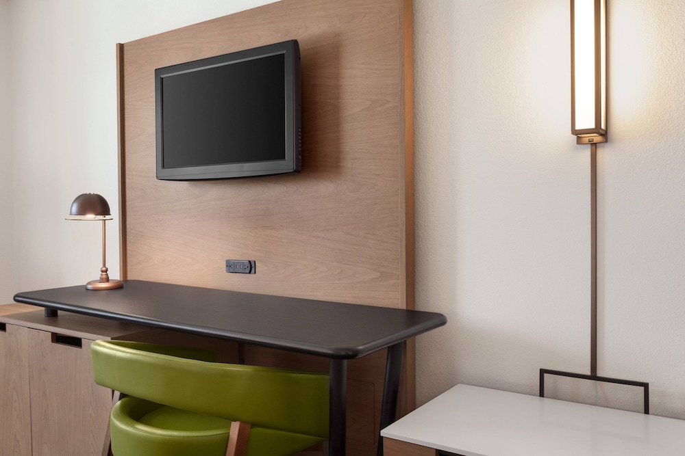 Fairfield Inn by Marriott Visalia Sequoia 4/23