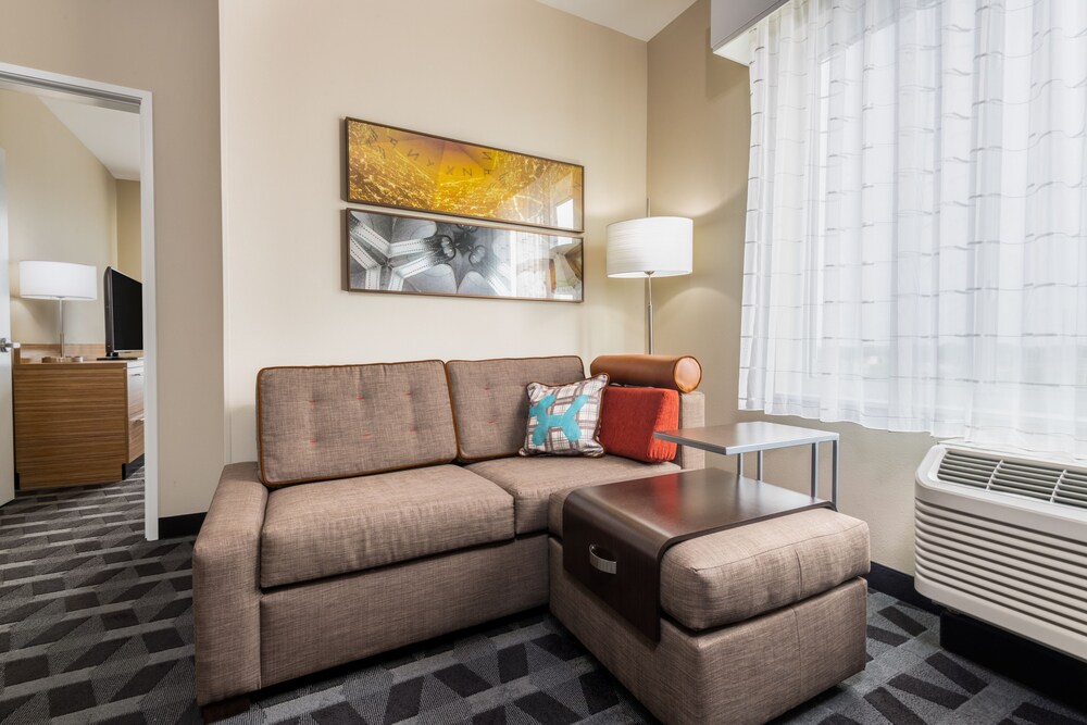 TownePlace Suites by Marriott Indianapolis Airport 37/63