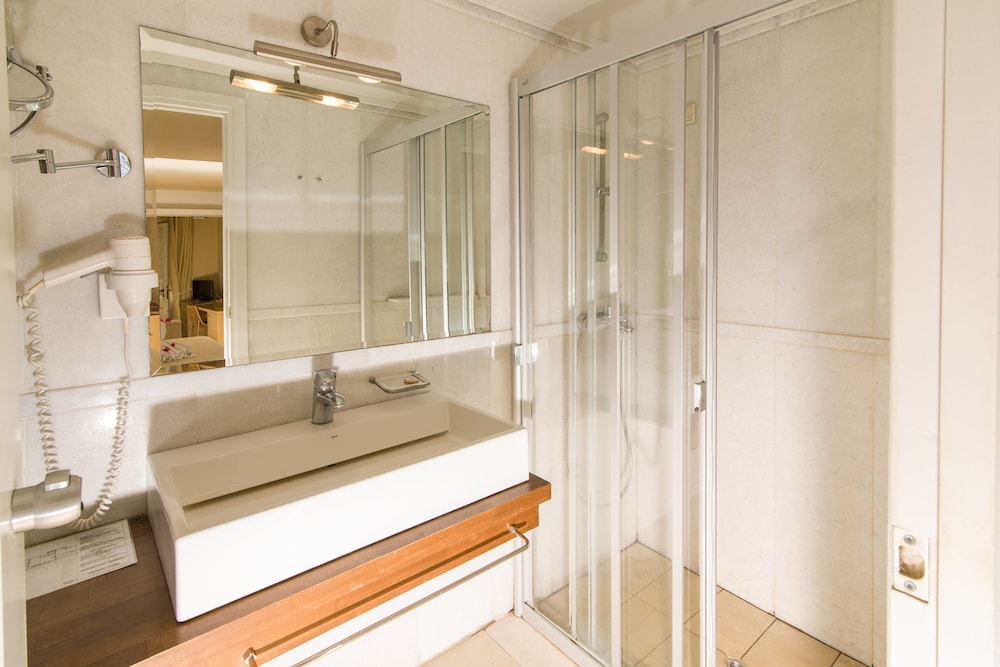 Antinea Suites and Spa 71/75
