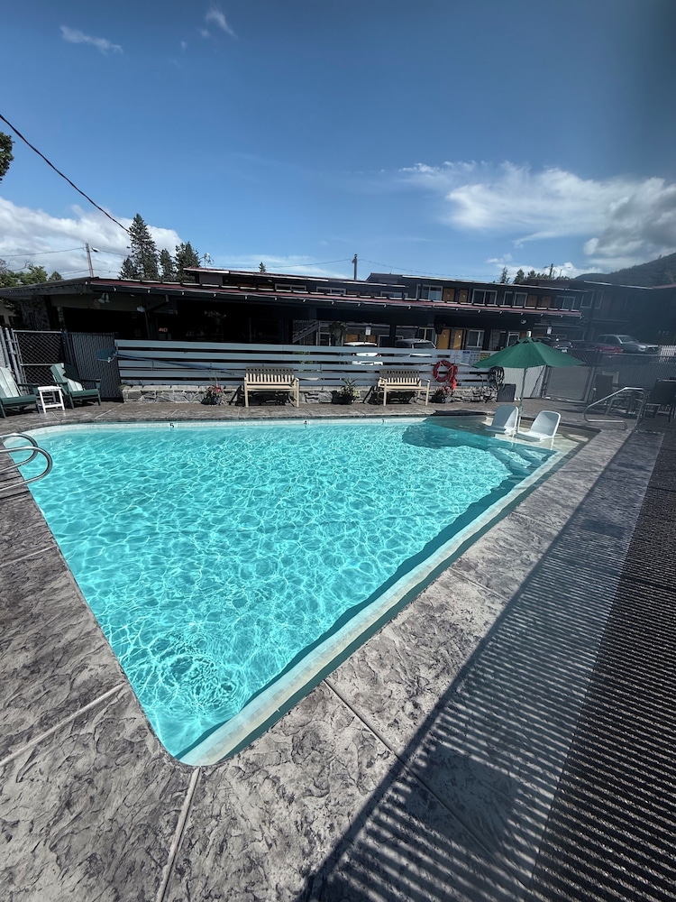 Timbers Motel 25/50