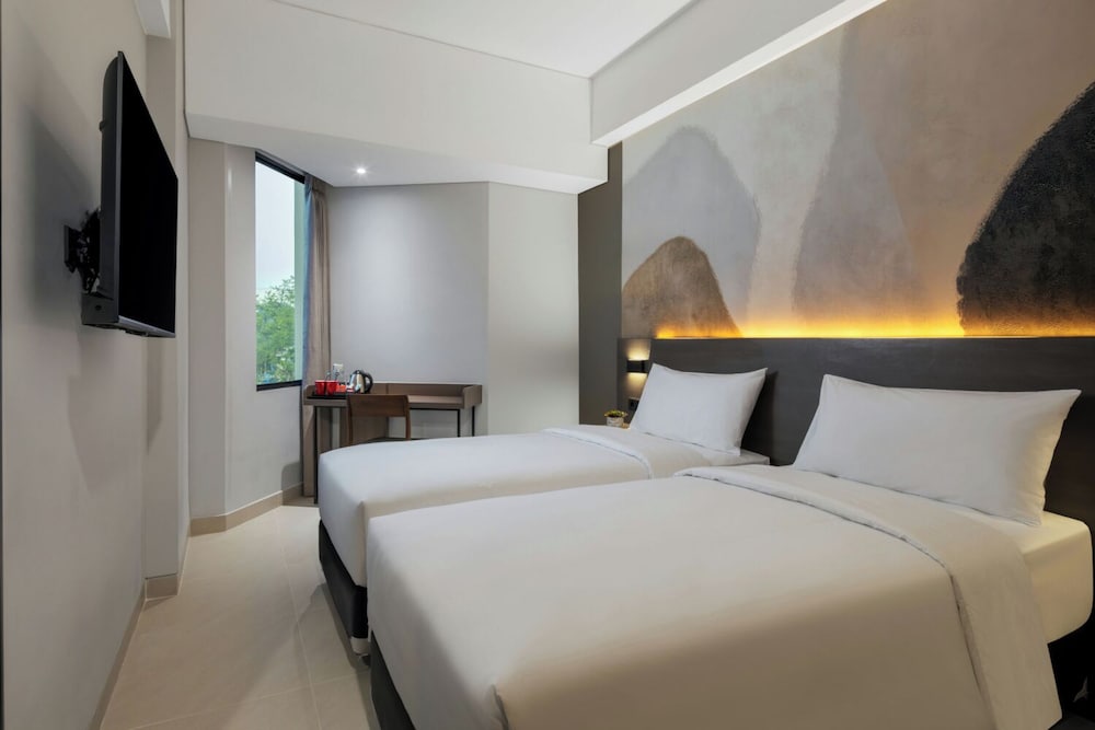 Hotel Neo Kota Baru Parahyangan 50/88