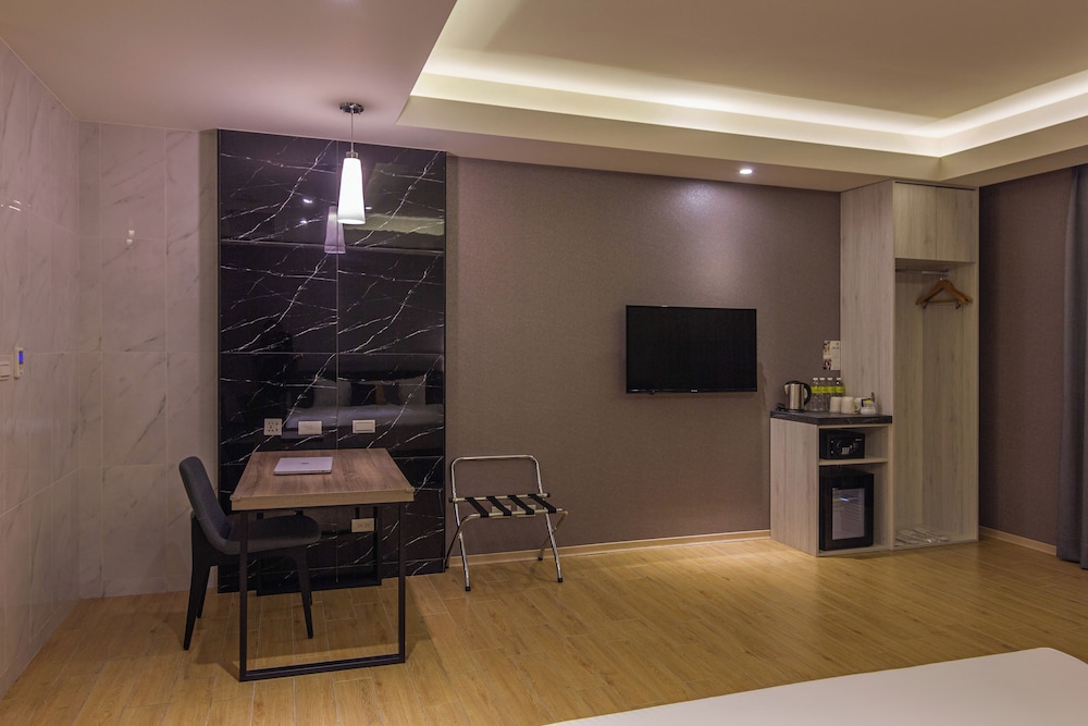 F Hotel Luzhou Taipei 32/47