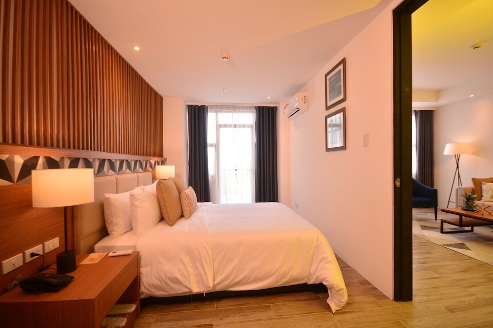 Crown Hotel Palawan at Harbour Springs 29/54