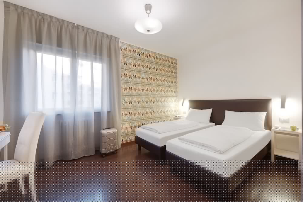 Hotel Asterix 8/28
