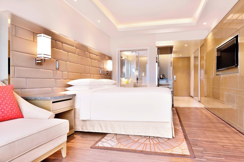 جناح جونيور بسرير كينج مع أريكة، Courtyard Bengaluru Hebbal 5/6