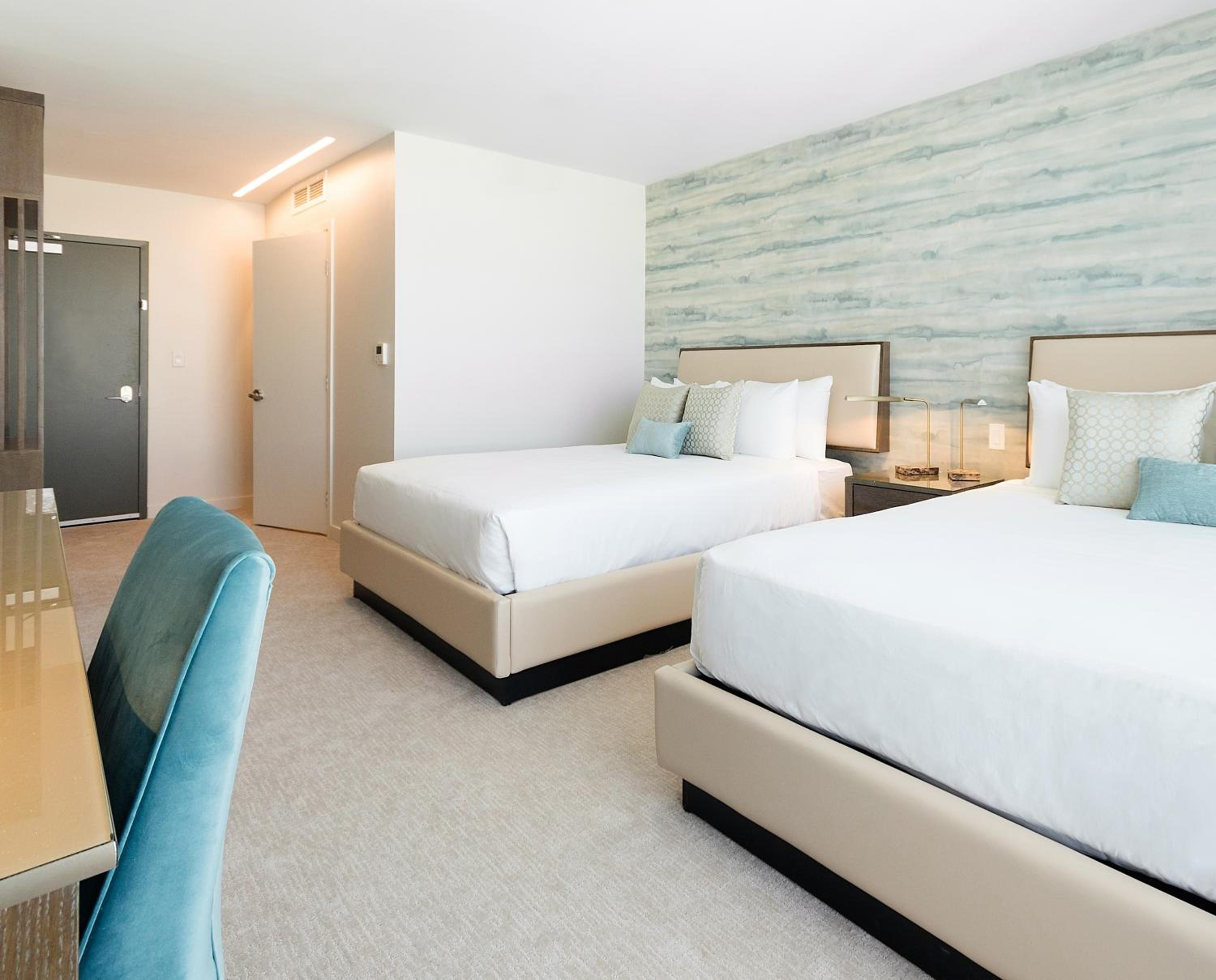 Deluxe, Single, 2 Queen Beds