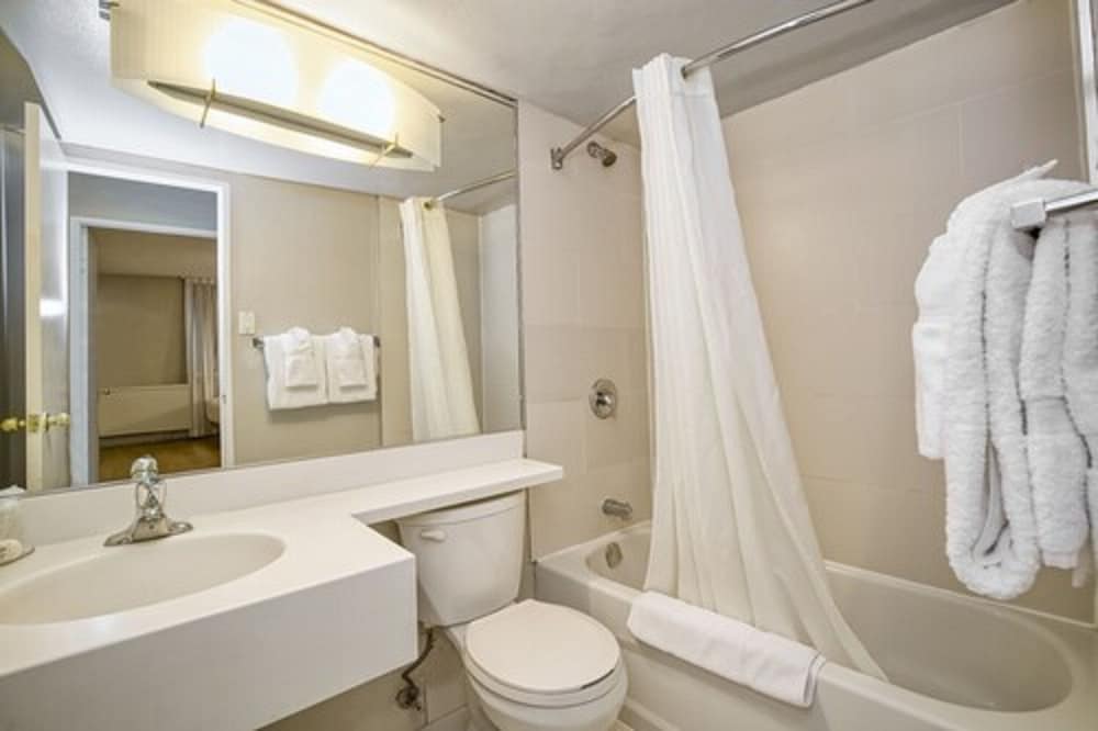 Town Inn Suites 12/44